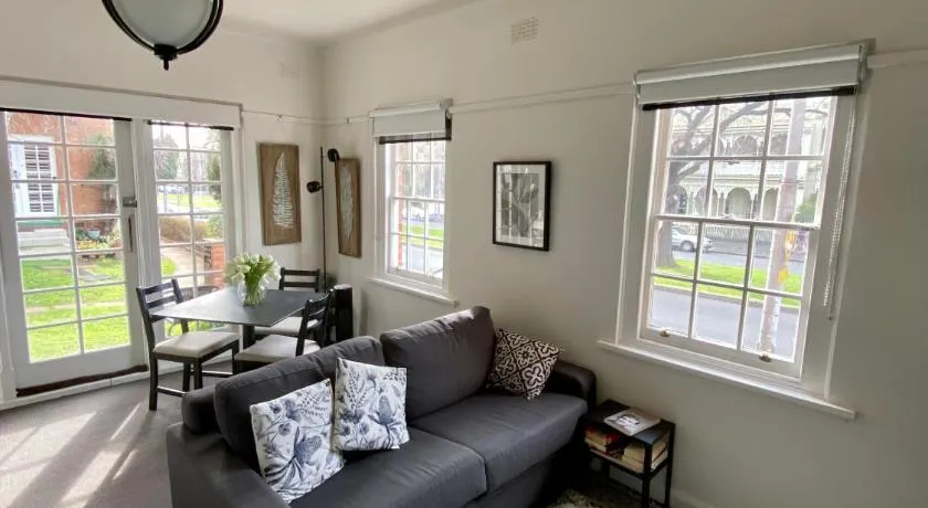 East Melbourne City Studio - Amazing Location & Sunny Charm - Image 1