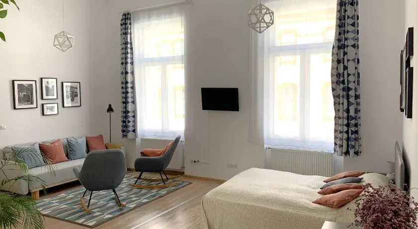 Charming Central Apartments - Image 1