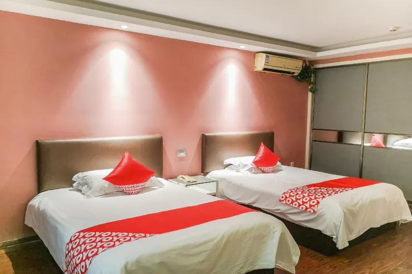 OYO Taizhou Luqiao Famile Hotel - Image 1