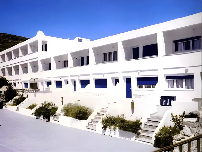 Lagada Beach Hotel - Image 1