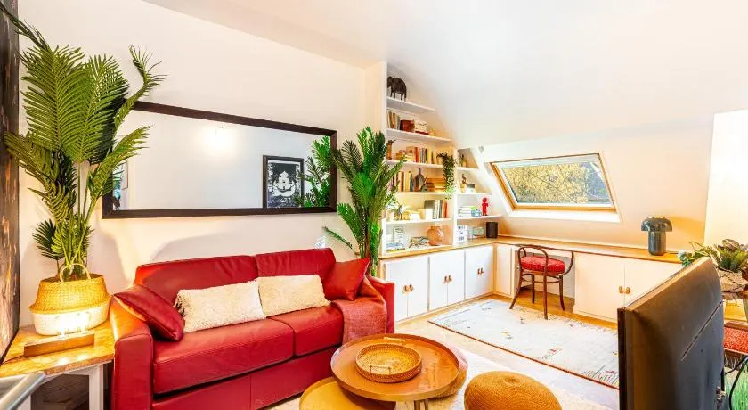 Art & Curiosity Cabinet Style Appartement with Paris view, Thomas Cozy Home - Image 1