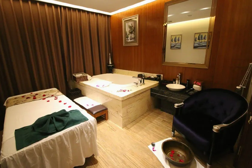 Yi Jin Hotel - Image 1
