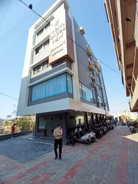 HOTEL CROSSVIEW - Image 1