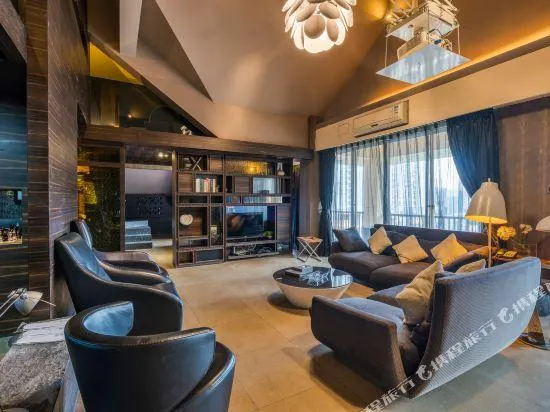 Fenghuang Zhihui Apartment Hotel (Phoenix Regimen Hotel) - Image 1