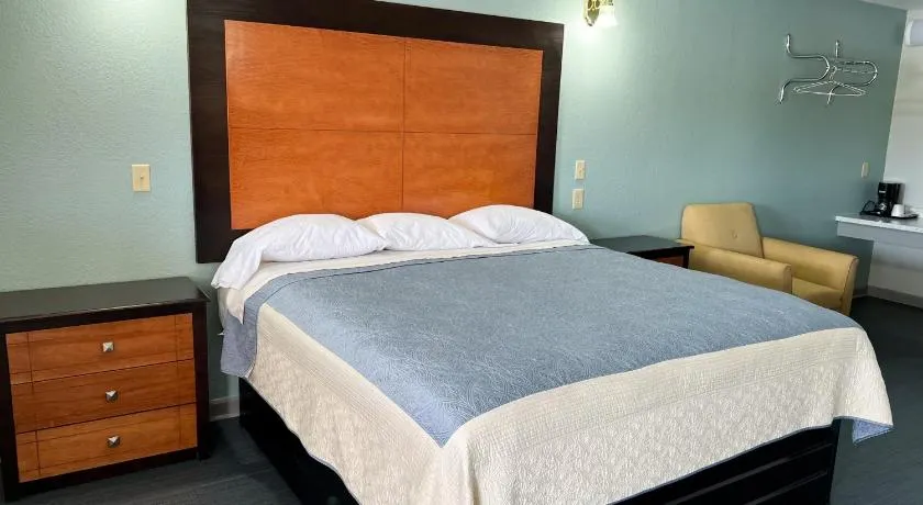 Regency Inn Bald Knob - Image 1