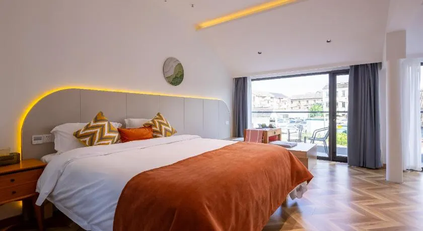 Tongli Slowlife River View Inn - Image 1