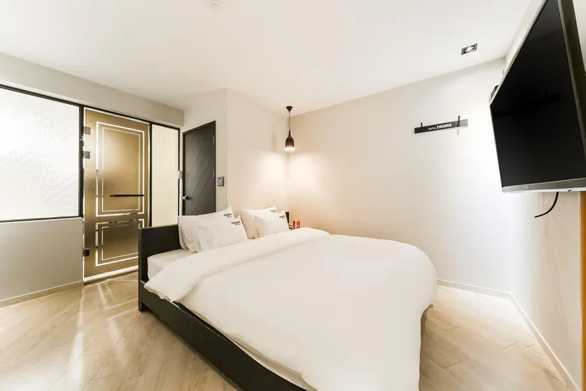2 Heaven Hotel Songdo - Image 1