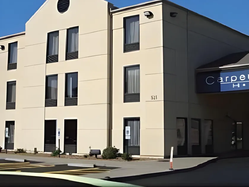 Carpenter Street Hotel - Image 1