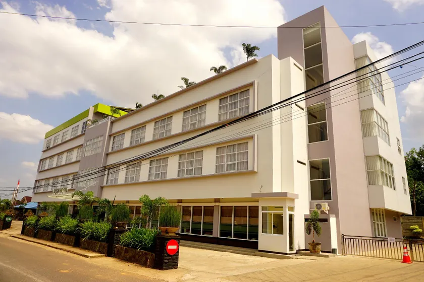 Airish Hotel - Image 1