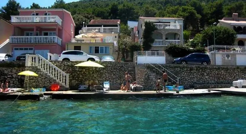 Apartment Seafront - Image 1
