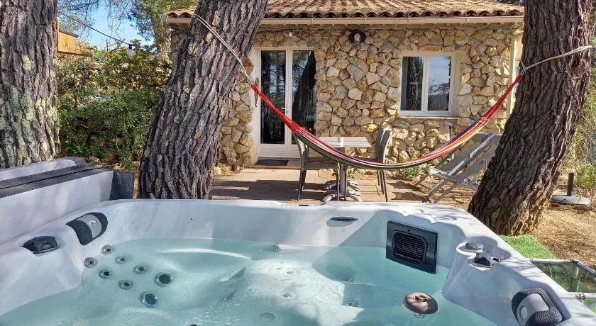 GITE AVEC SPA JACUZZI au cœur de Provence Côte d'Azur - Image 1