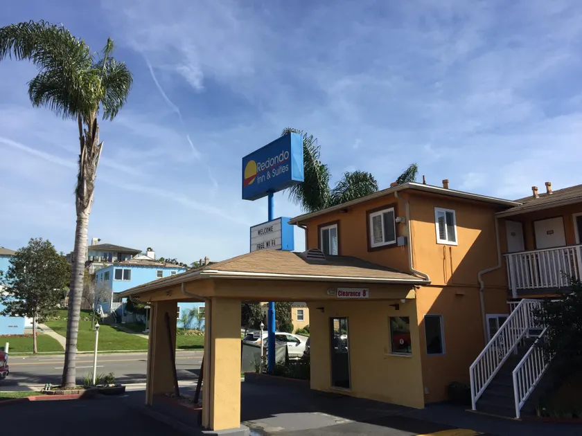 Redondo Inn and Suites - Image 1