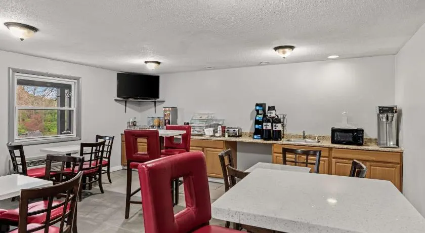 Americas Best Value Inn Carlisle - Image 1