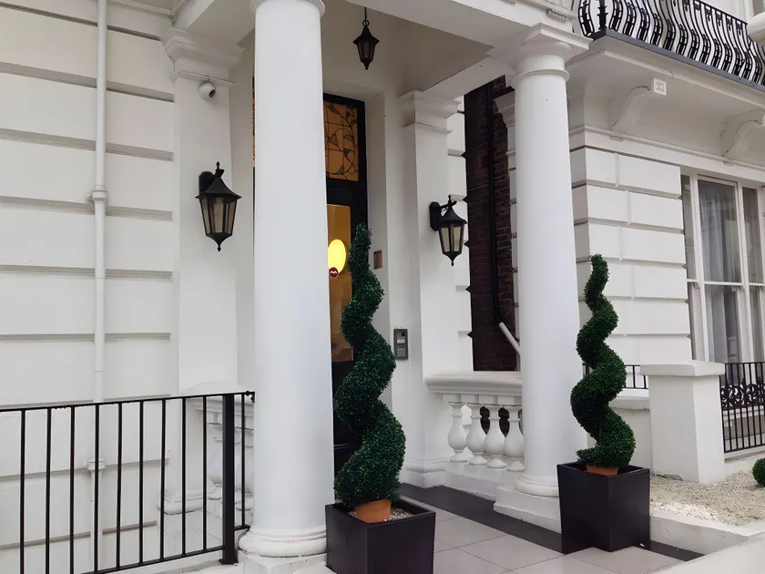 10 Pembridge Gardens Hotel - Image 1