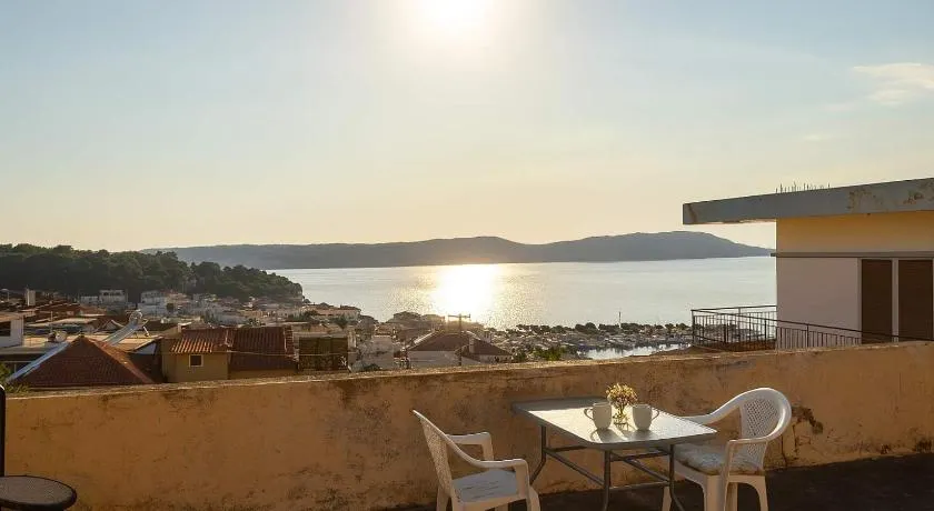 Pylos Sunset Retreat with Panoramic Sea Views - Image 1