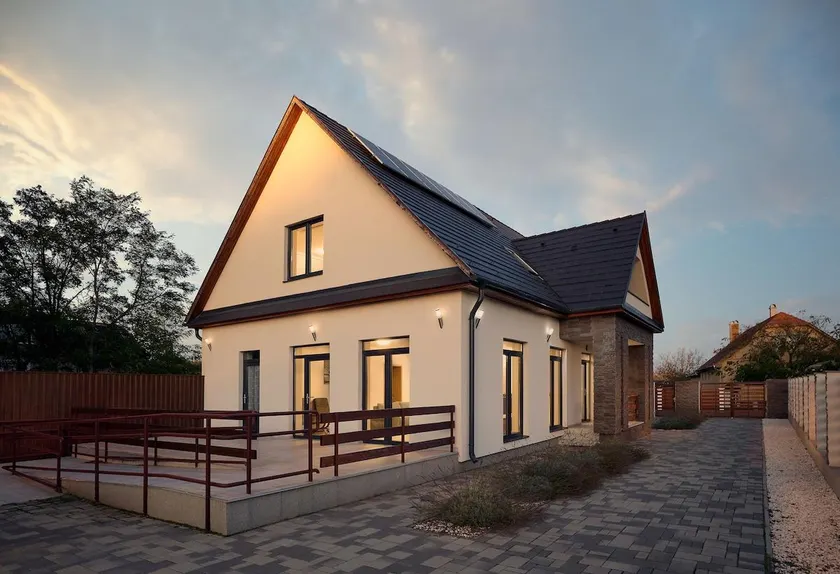 Silver Cottage - Image 1