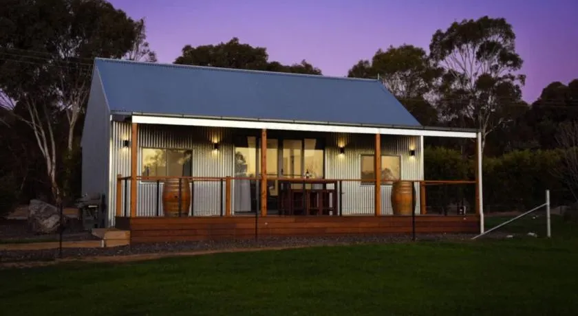 Hideaway Studio Rutherglen - Image 1