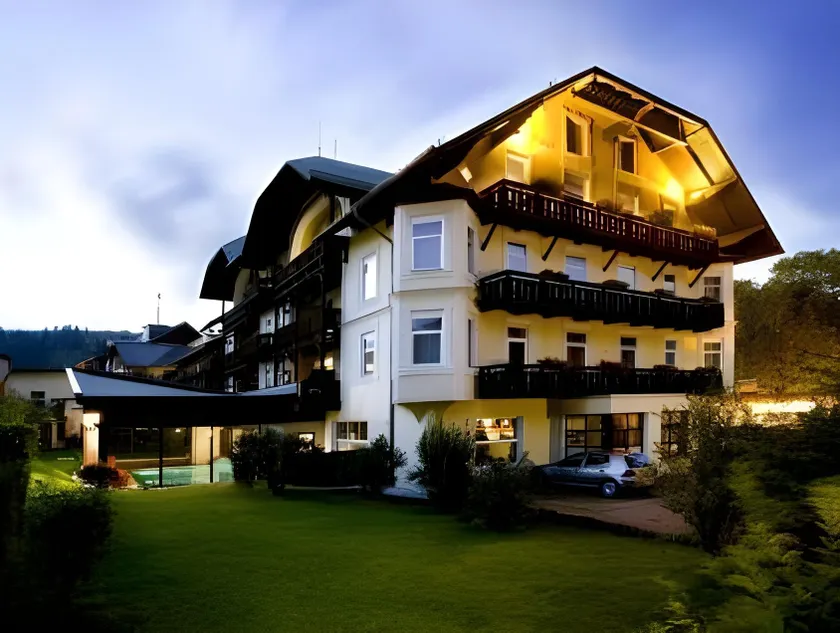 Post-Hotel - Image 1