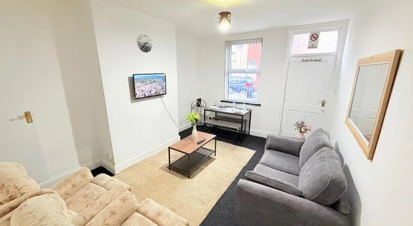 Cozy corner - 3 Bedroom Full House - Perfect for Families, Couples And Company Contractors - Image 1