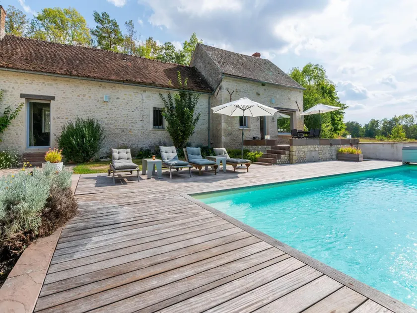 Farmhouse in Yèvre-le-Châtel with Heated Pool - Image 1