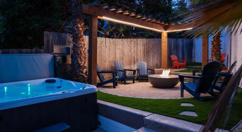 Stylish Apartments in Mission Hills with Outdoor Space - Image 1