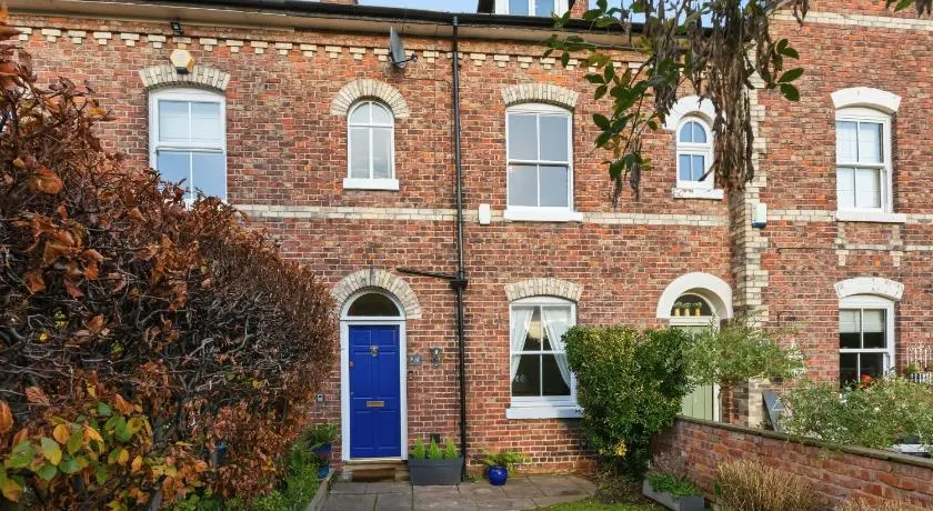 Luxurious 3 bed 1 Bath Stay Ideal for Families and Contractors - Image 1