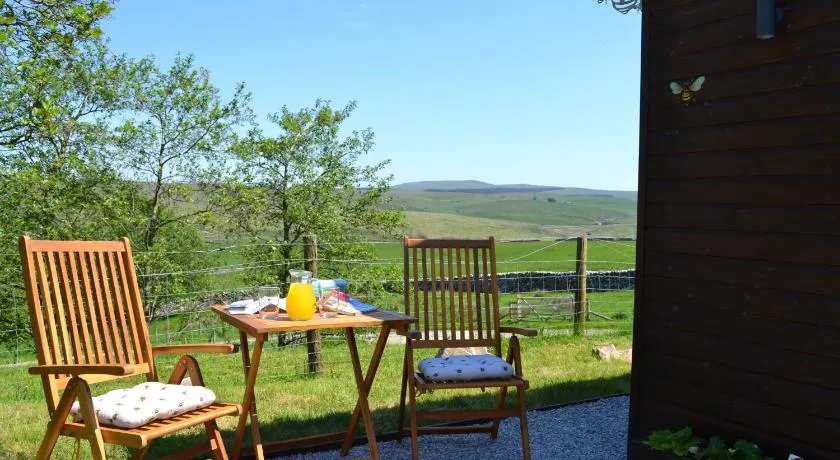 The Hive Lodge Cabin with 3 peak views, Ribblehead, Settle - Image 1