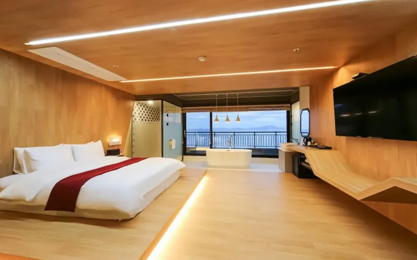 Gyeongnam goseong Hotel With7 - Image 1