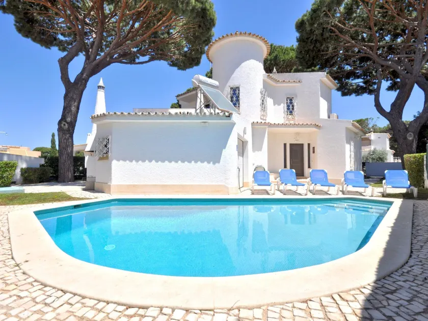 Villa in Vilamoura with Pool near Golf Courses - Image 1