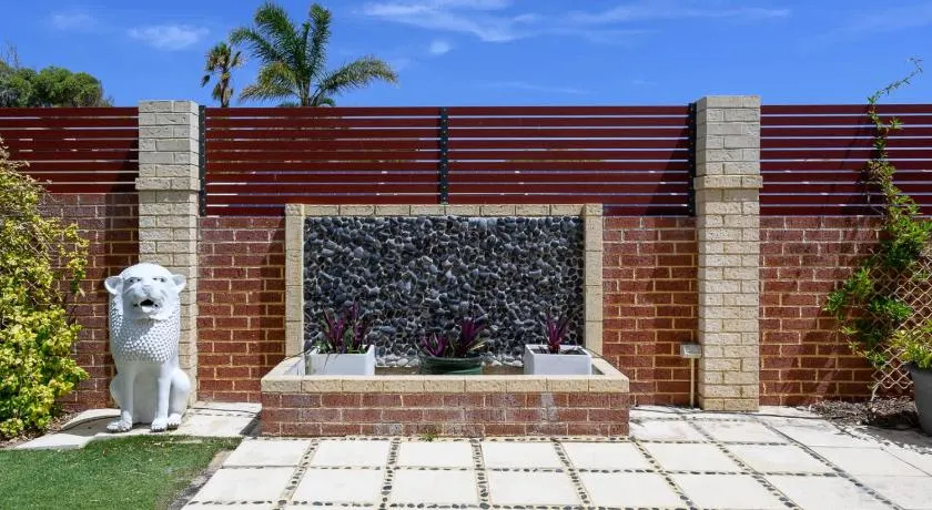 24 Sorrento Seabreeze 5BR Family Seaside Home - Image 1