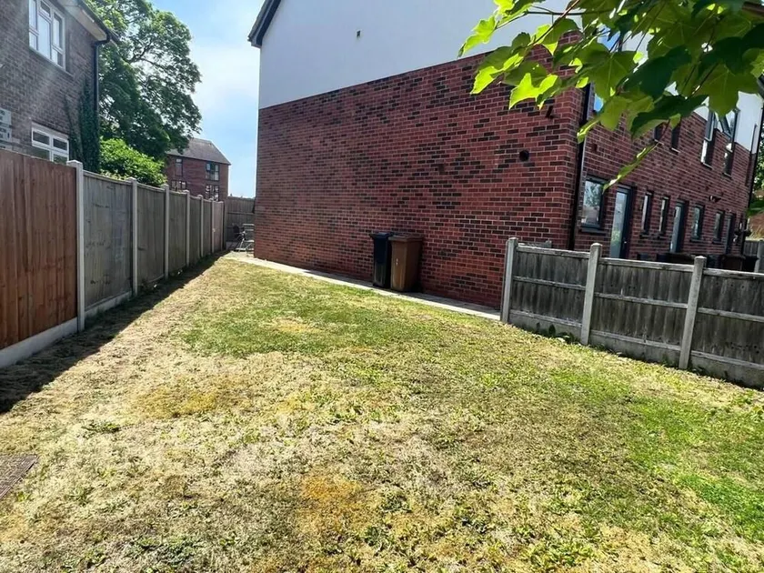 Beautiful 4-bed House in Lincoln- Close to Centre - Image 1