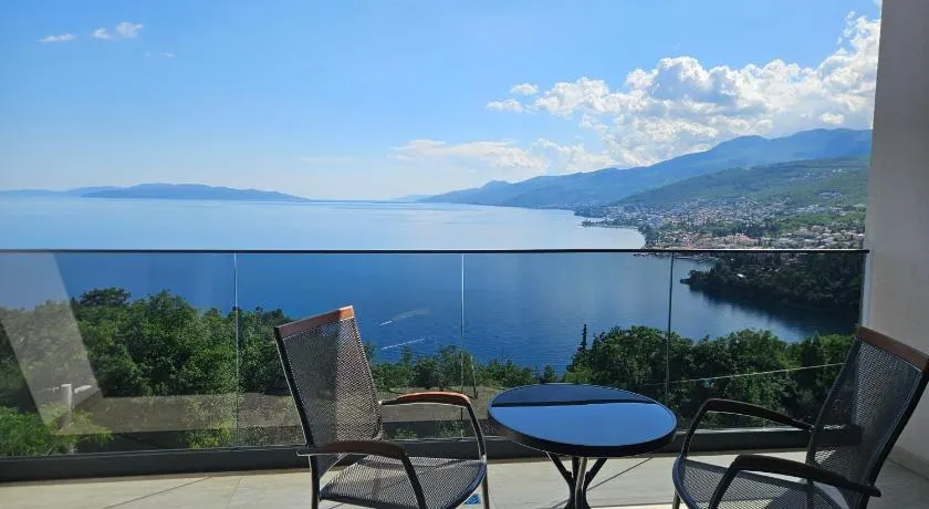 Villa Isabel - Luxury Apartments with Heated Pool & Sea View - Image 1