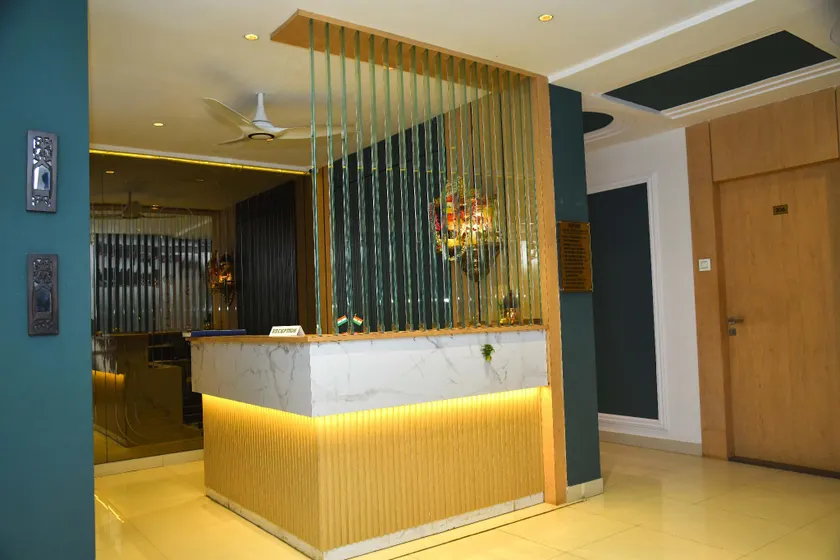 Silver Suite Hotel - Image 1