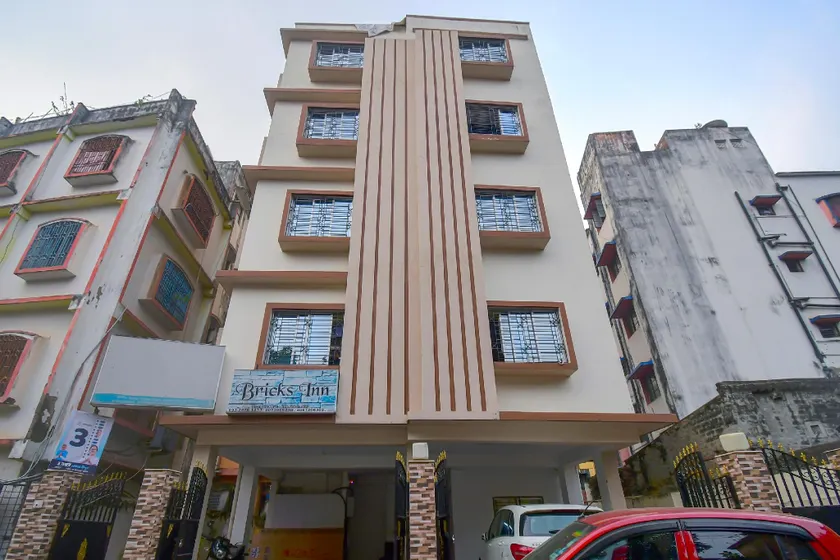 Collection O Bricks Inn Hazra Road Near Birla Mandir - Image 1