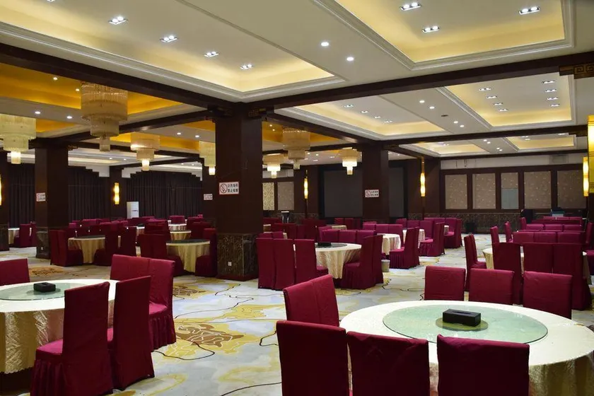 Fengshan International Hotel - Image 1