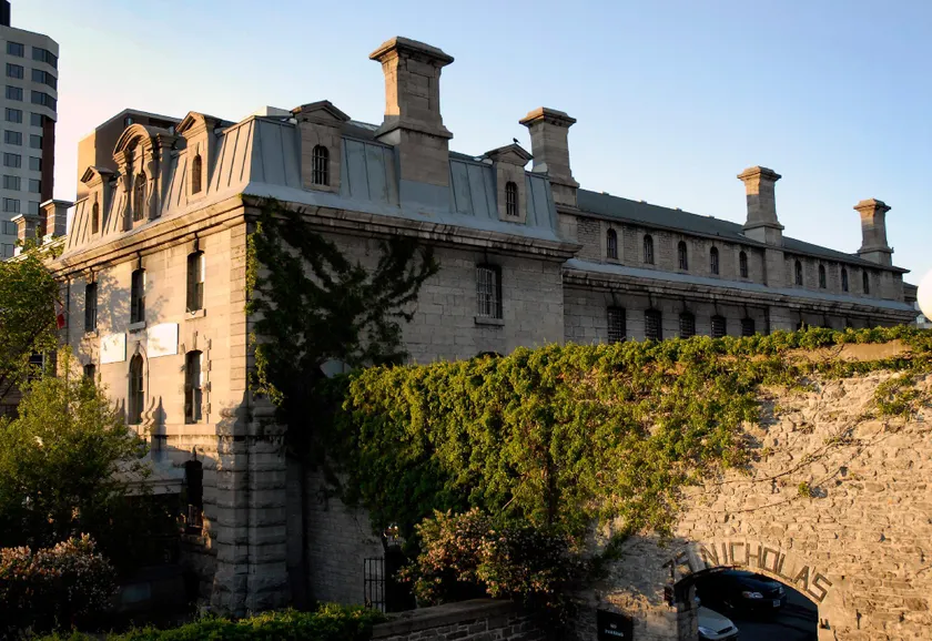 Saintlo Ottawa Jail Hostel - Image 1