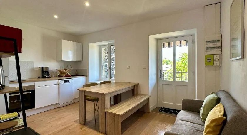 T2 cosy avec balcon & vue sur la vallée - Image 1