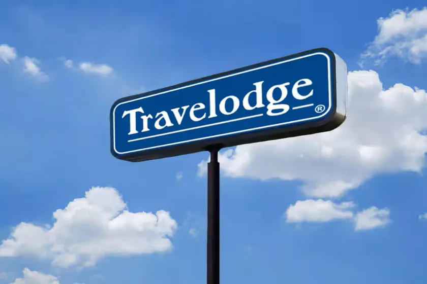 Travelodge by Wyndham Winnipeg Airport West - Image 1
