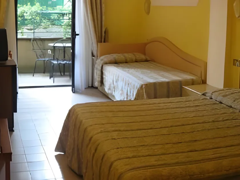 Platani Hotel - Image 1