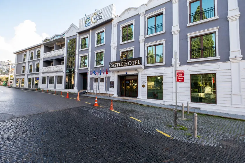 216 Castle Hotel  - Image 1