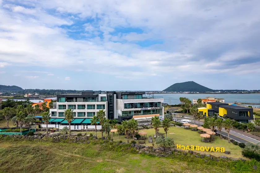 Jeju Attirance Hotel & poolvilla - Image 1