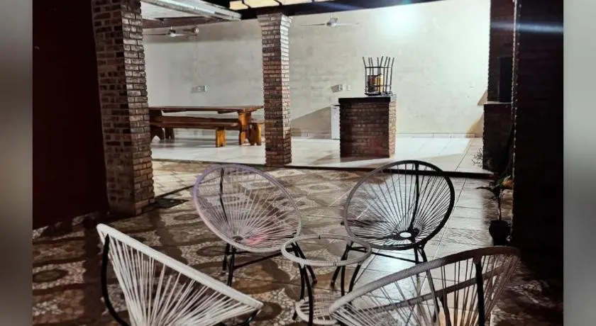 Casa con Piscina en Areguá - Image 1