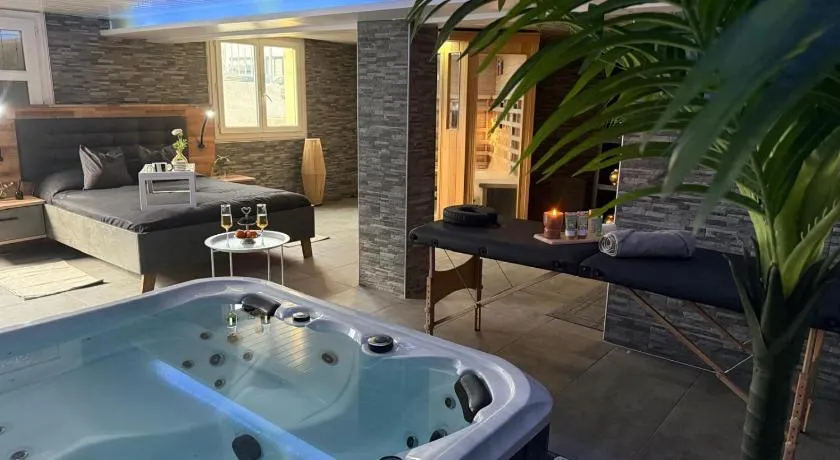 Sisters spa room - Image 1