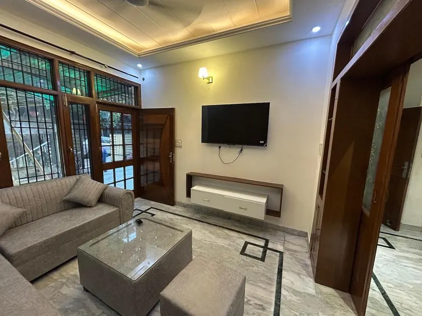 •Spacious 3 Bhk • Prime Location • Family Friendly - Image 1