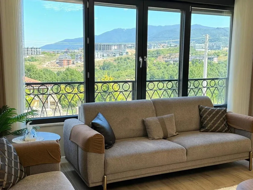 Başiskele 3BR Stylish Apartment- Garden View - Image 1