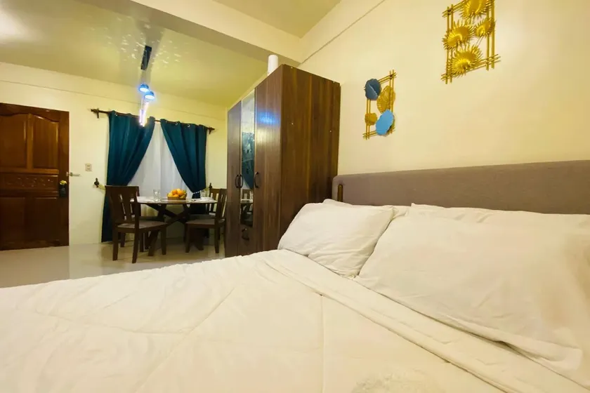 Lazy Daze Hometel Boracay - Image 1