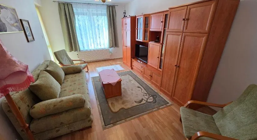 Apartment Golf - Image 1