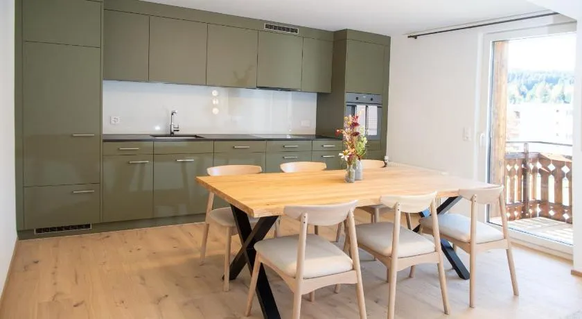Apartment with mountain view - Image 1
