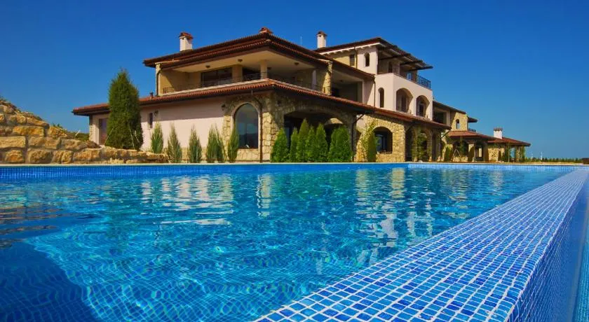 Club Residence at BlackSeaRama Golf - Image 1