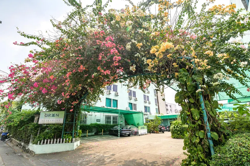 Green Apartment Kaset - Image 1